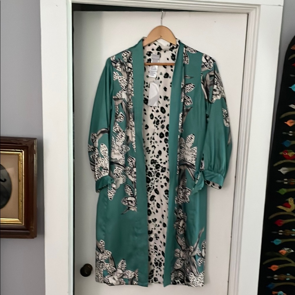 Chico's Green and White Floral Robe Silky 3/4 Sleeves